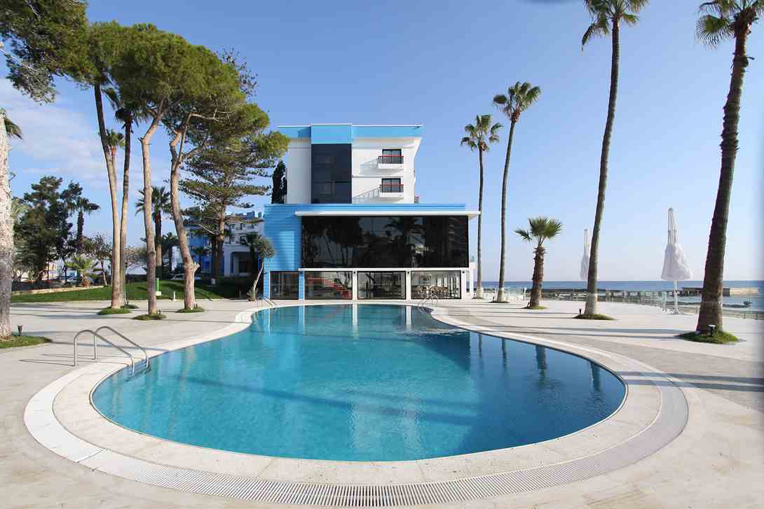 7 palm beach hotel pool view