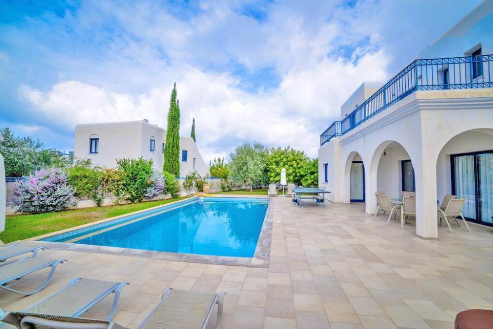 azzuro luxury holiday swimming pool