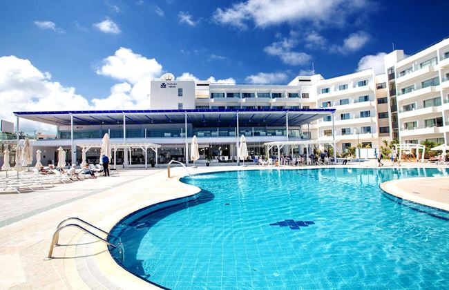 Please wait while we find your perfect hotel