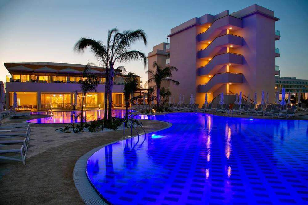 vangelis hotel apartment protaras by night