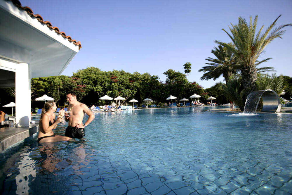 avanti hotel paphos swimming pool