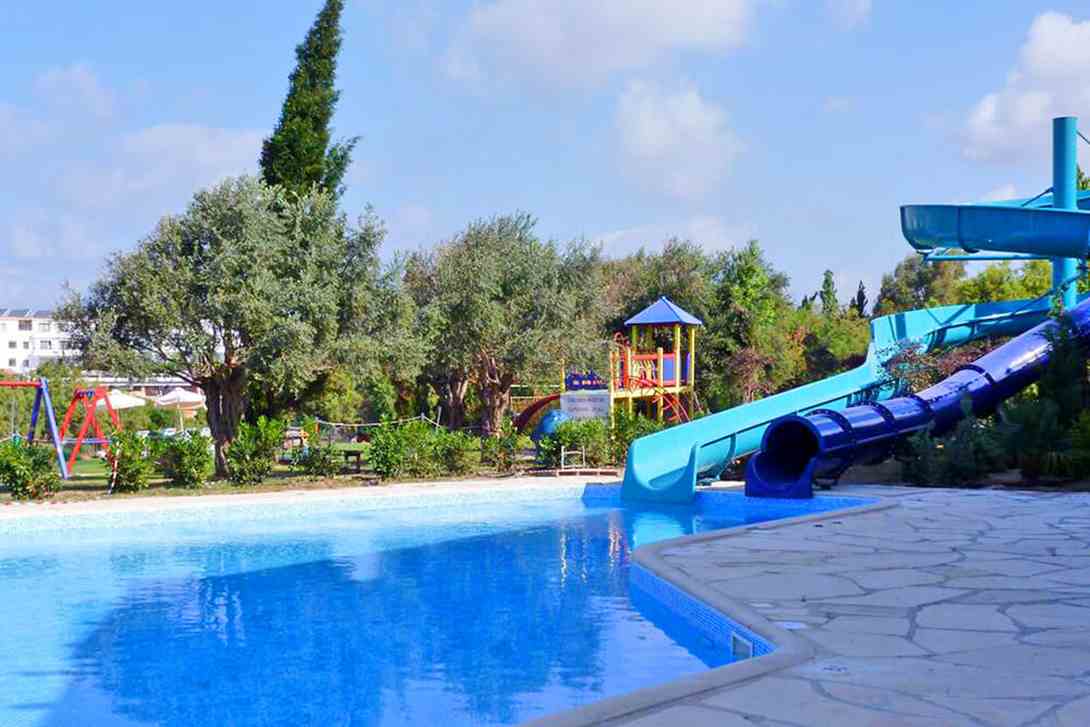 coral beach resort swimming pool