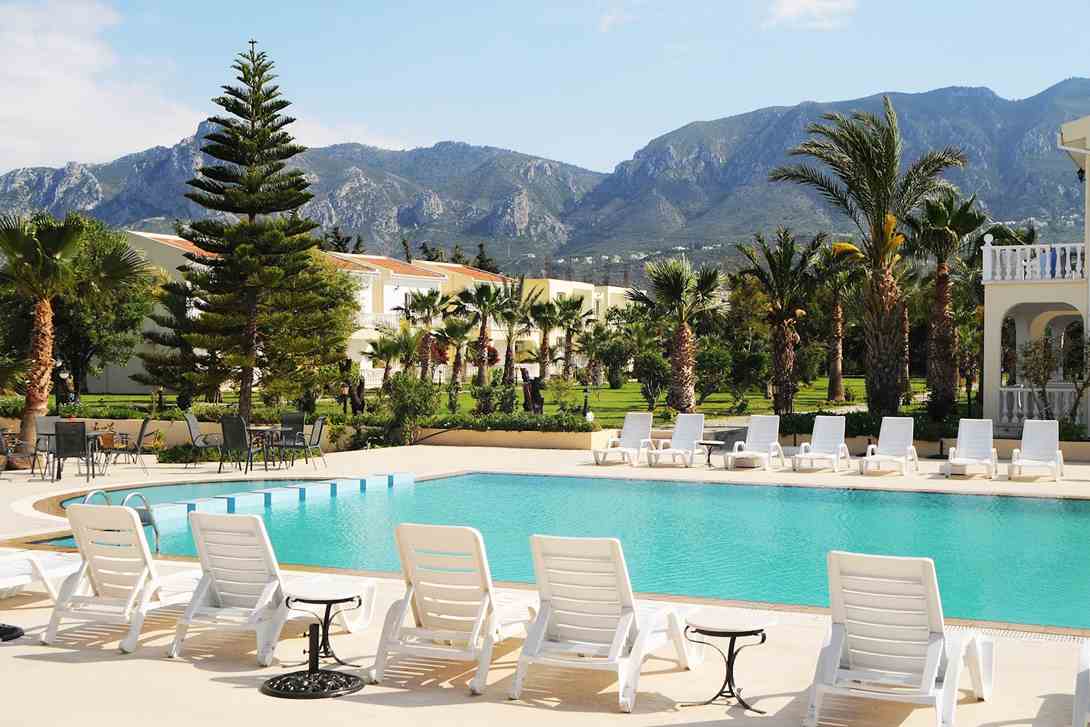 mountain view hotel swimming pool