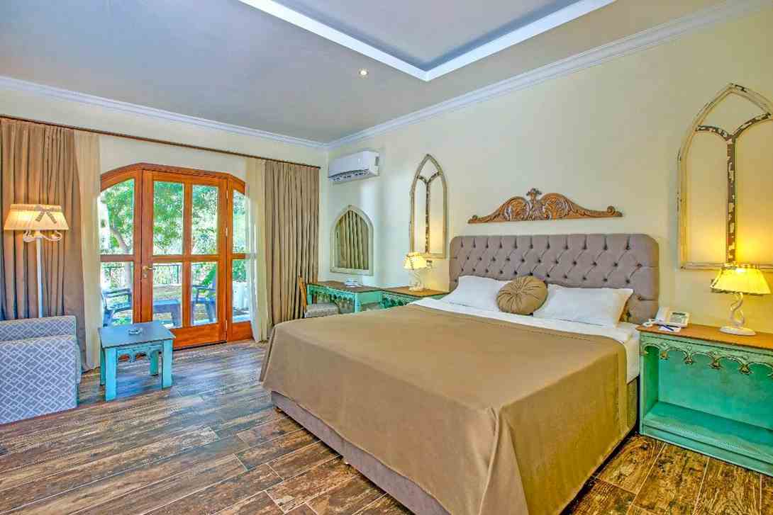 merit cyprus gardens king suite bedroom
