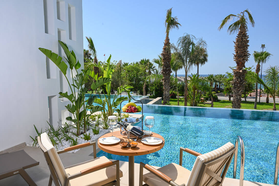 acapulco resort lagoon pool