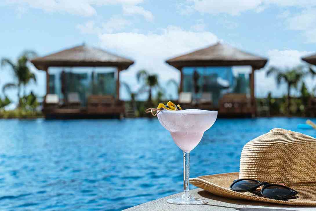 grand-sapphire-pool-bar-famagusta