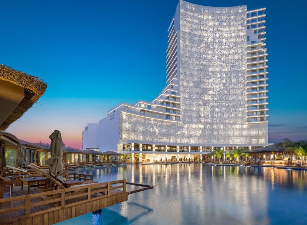 grand-sapphire-night-view-famagusta