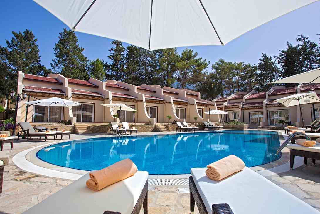 le chateau hotel resort pool