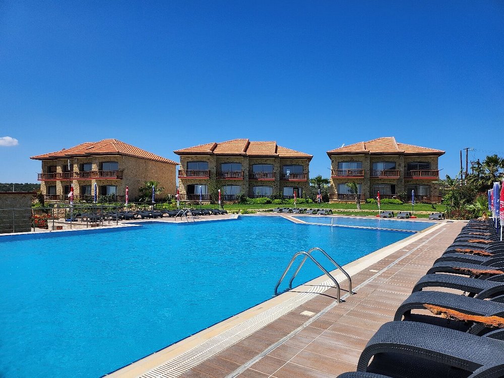 Sea-View Pool