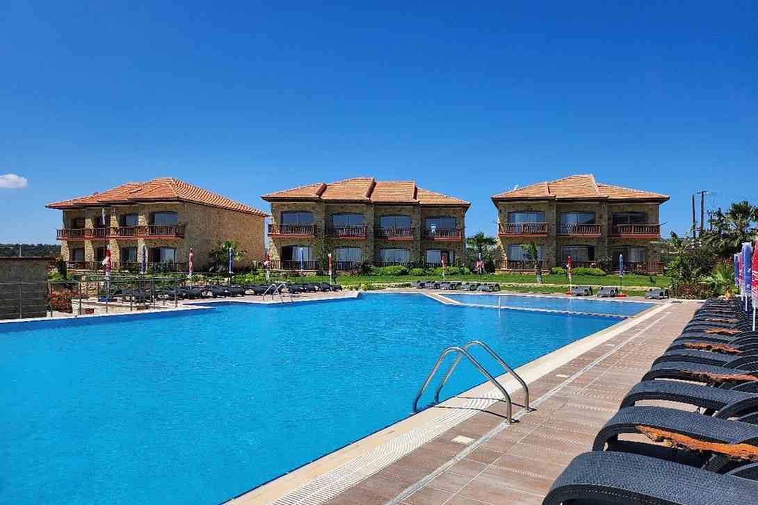 burhans hotel pool bafra