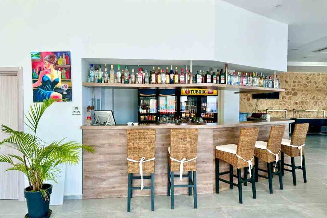 burhans hotel bar sitting bafra