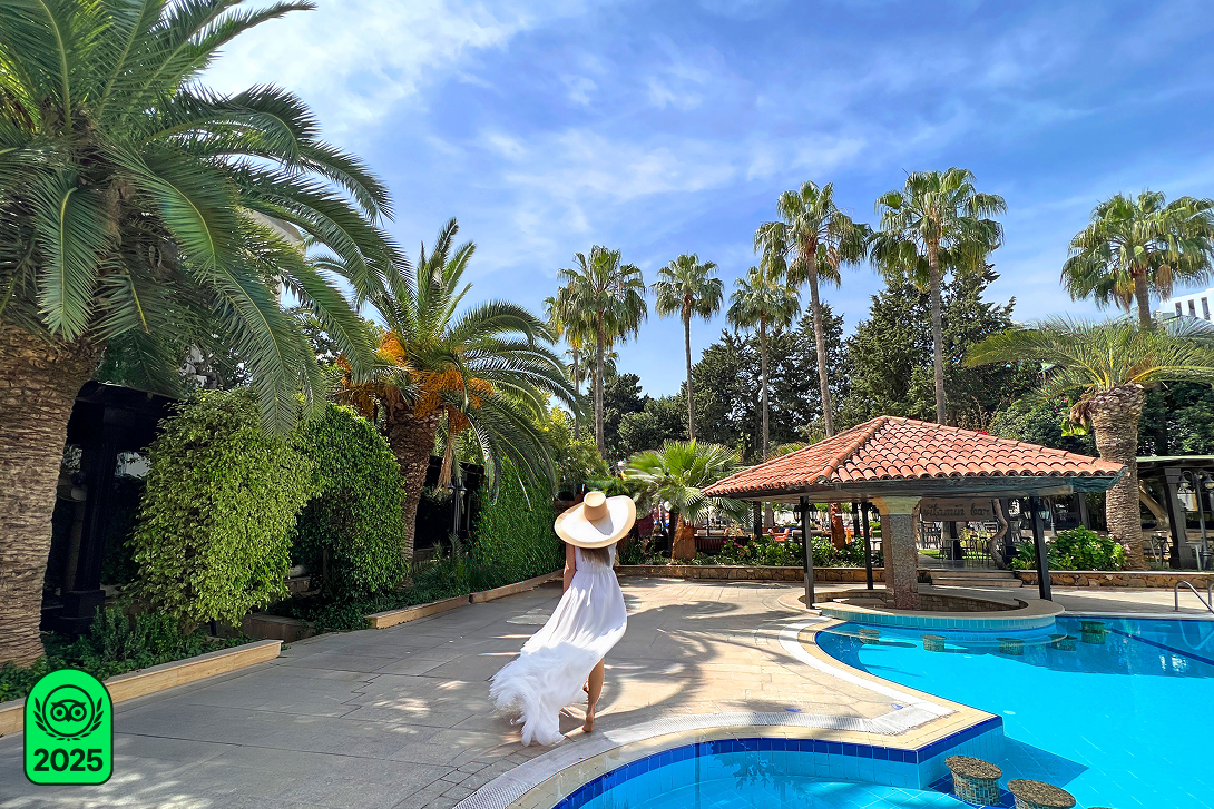 pool view pia bella kyrenia