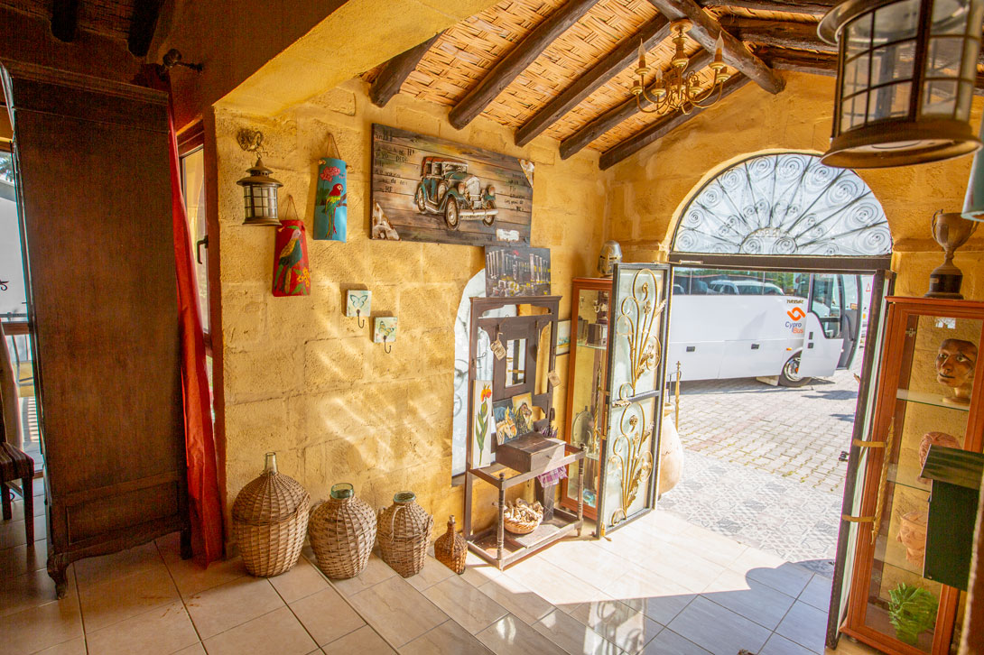 lapida-hotel-entrance-kyrenia