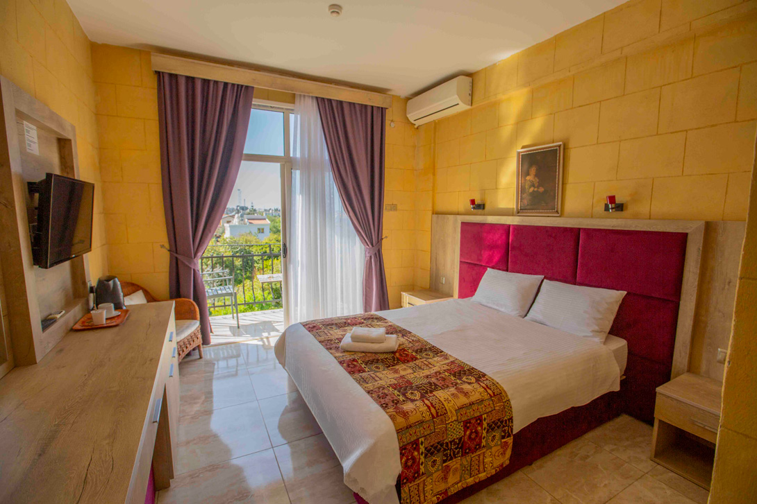 hotel-room-bedroom-lapida-hotel