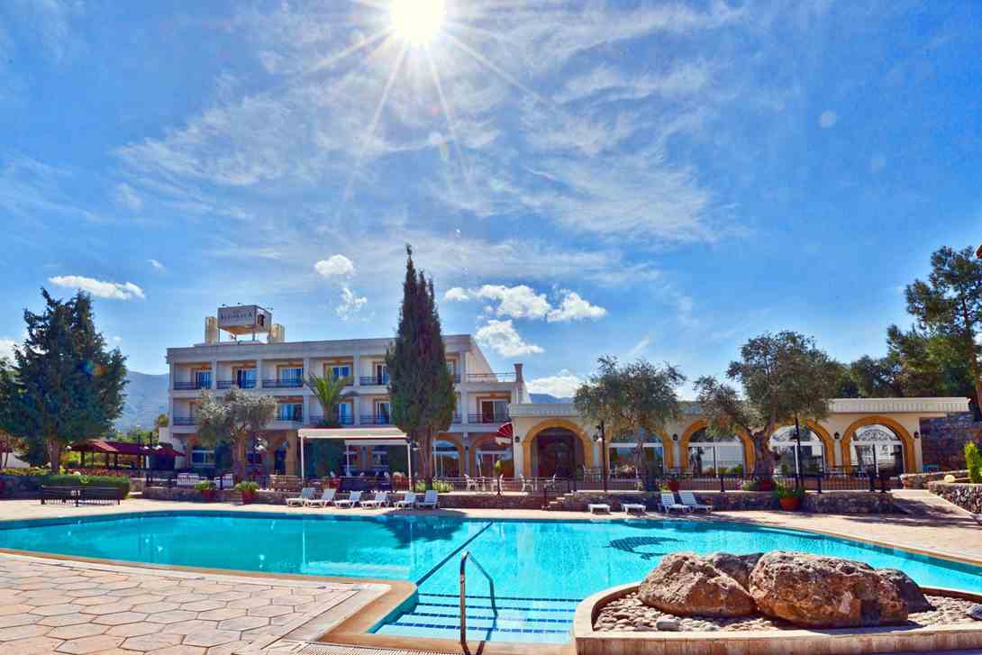 altinkaya holiday resort pool