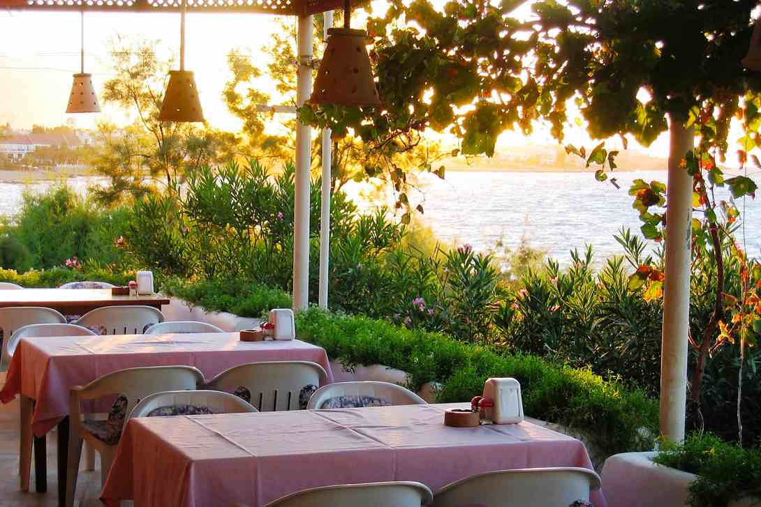 riviera beach bungalows calm dining