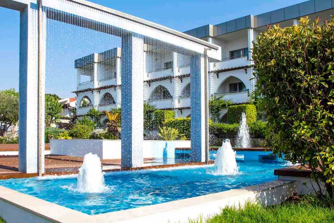 malpas-hotel-diamond-court-fountains