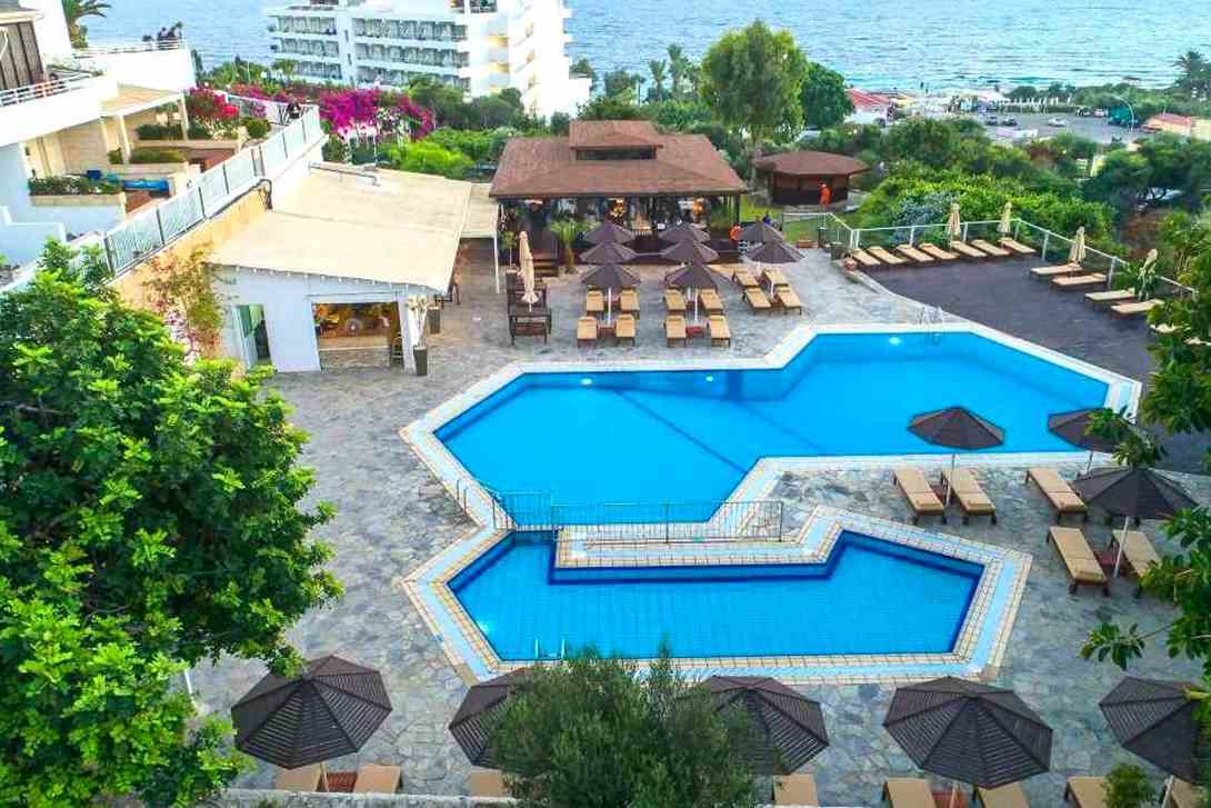 bella napa hotel swimming pool