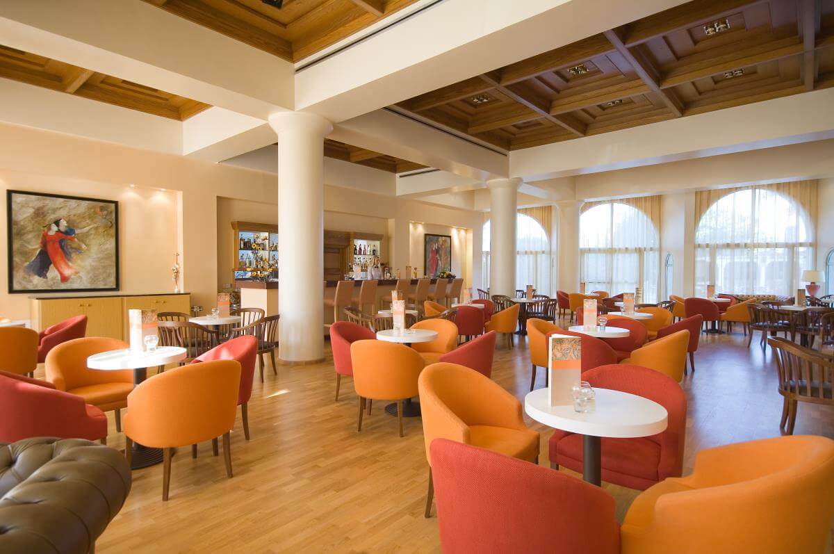 golden coast lobby bar